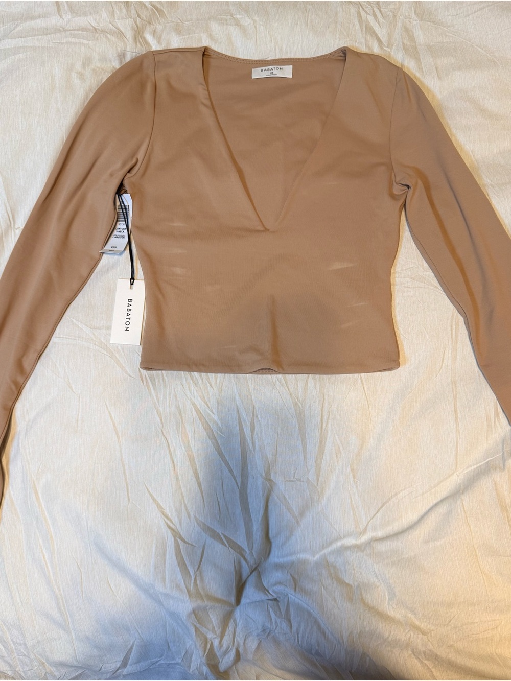 NWT XS Babaton V-Neck Long Sleeve Crop Top in Camel Tan